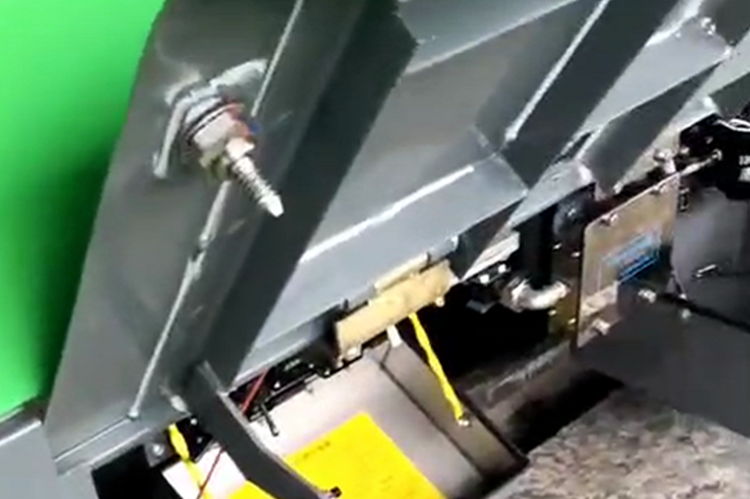 Motor car skirt support